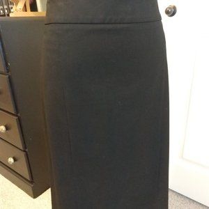 Classic Ann Taylor, black pencil skirt, 3 back pleats, with 2 front seams